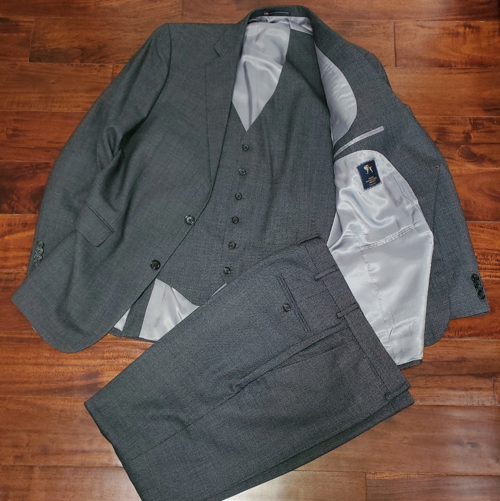 44L Hart Schaffner Marx Charcoal Gray 3 Piece Suit